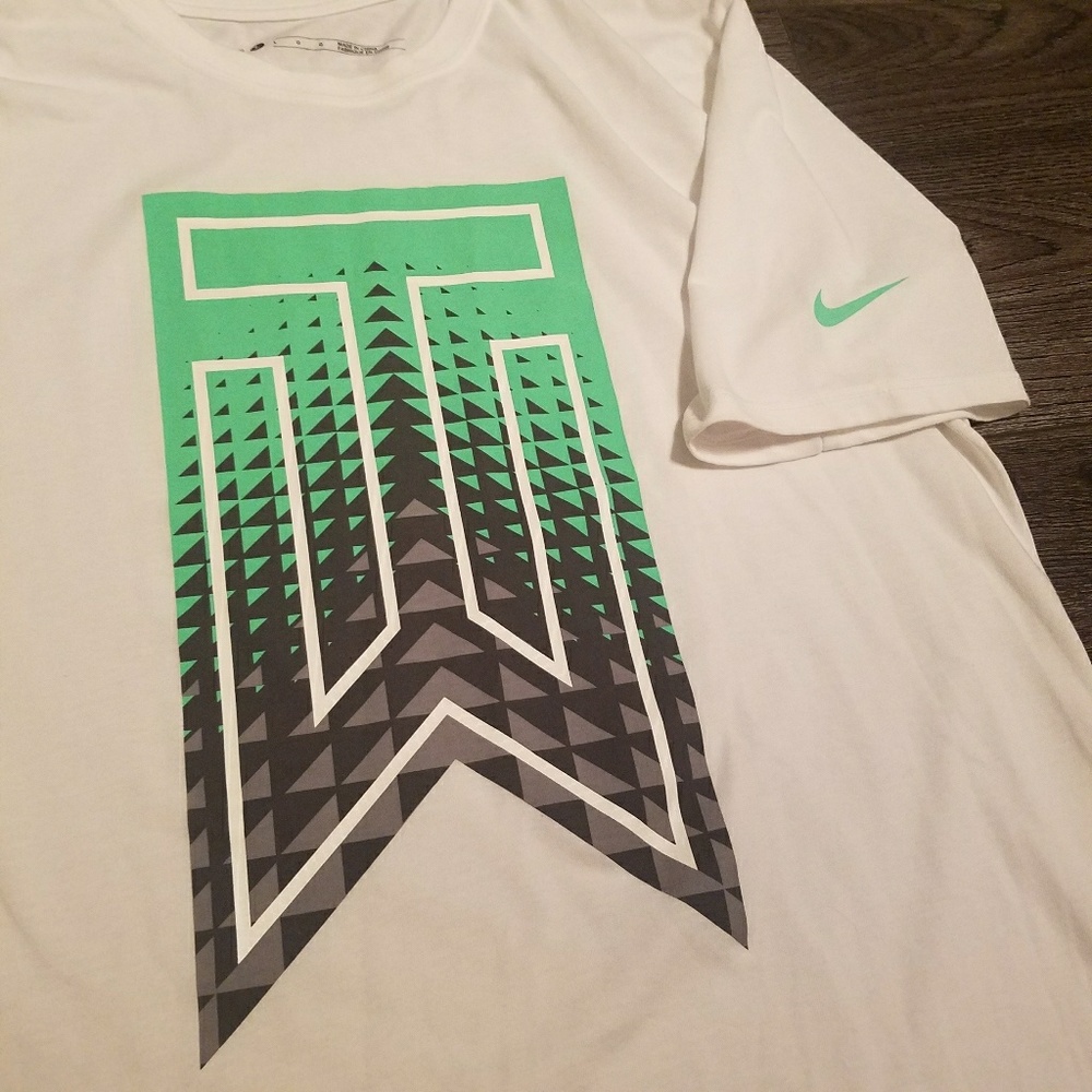 Nike Tiger woods collection shirt size Large